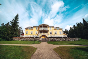 Гостиница Karolineburg Manor House Hotel  Каяани